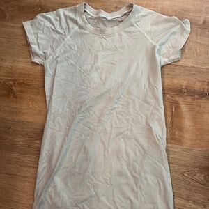 Lululemon Swiftly Tech Shortsleeve White Size 6